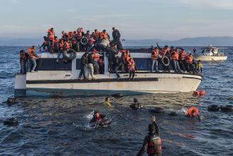 Réfugiés syriens et irakiens arrivant à Lesbos (Grèce) - 30 octobre 2015